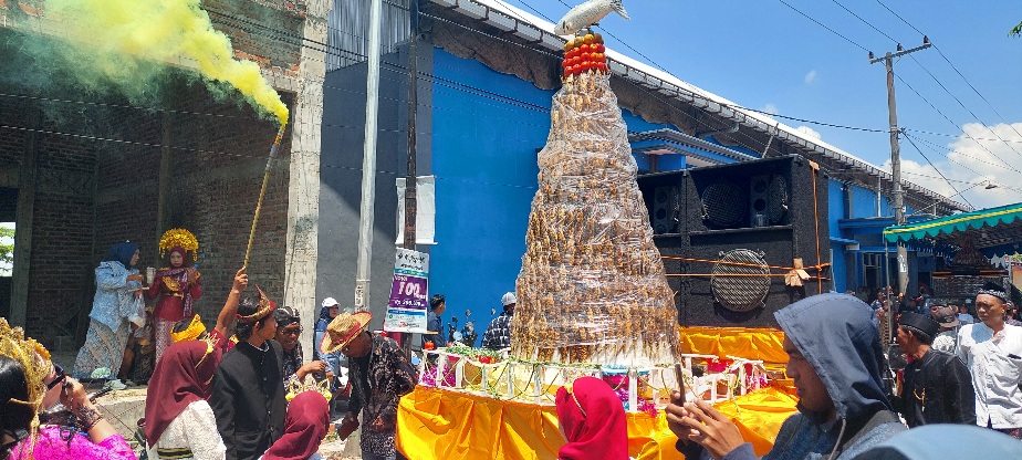 Pawai Tumpeng Bandeng, Bentuk Rasa Syukur Warga Tambakberas Peringati Sedekah Bumi 2