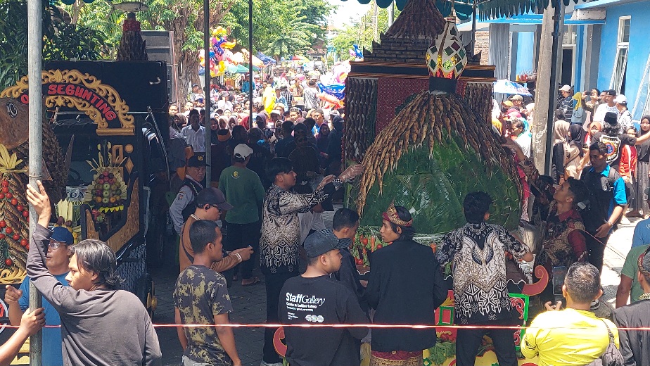 Pawai Tumpeng Bandeng, Bentuk Rasa Syukur Warga Tambakberas Peringati Sedekah Bumi