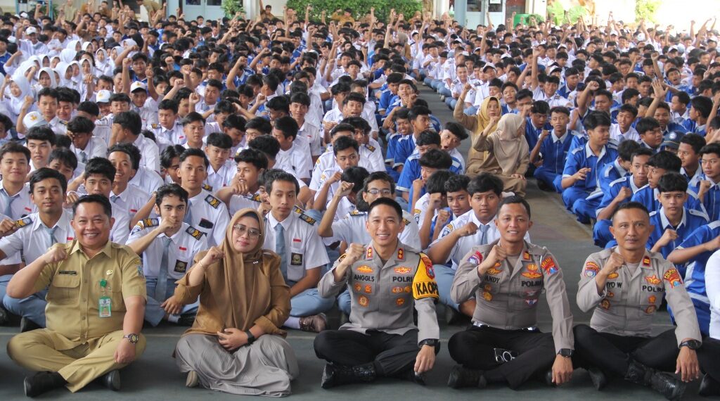Cegah Kenakalan Remaja, Kapolres Kediri Kota Beri Pesan Penting ke Pelajar SMK PGRI 1 Kediri