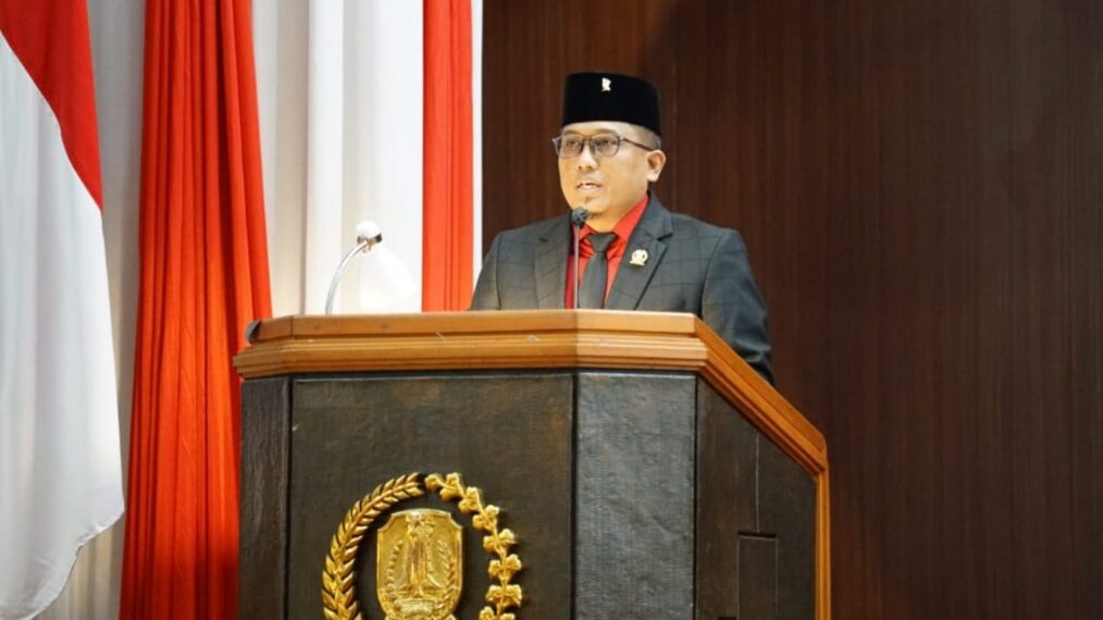 Anggota Fraksi PDIP DPRD Jatim Agus Black Hoe
