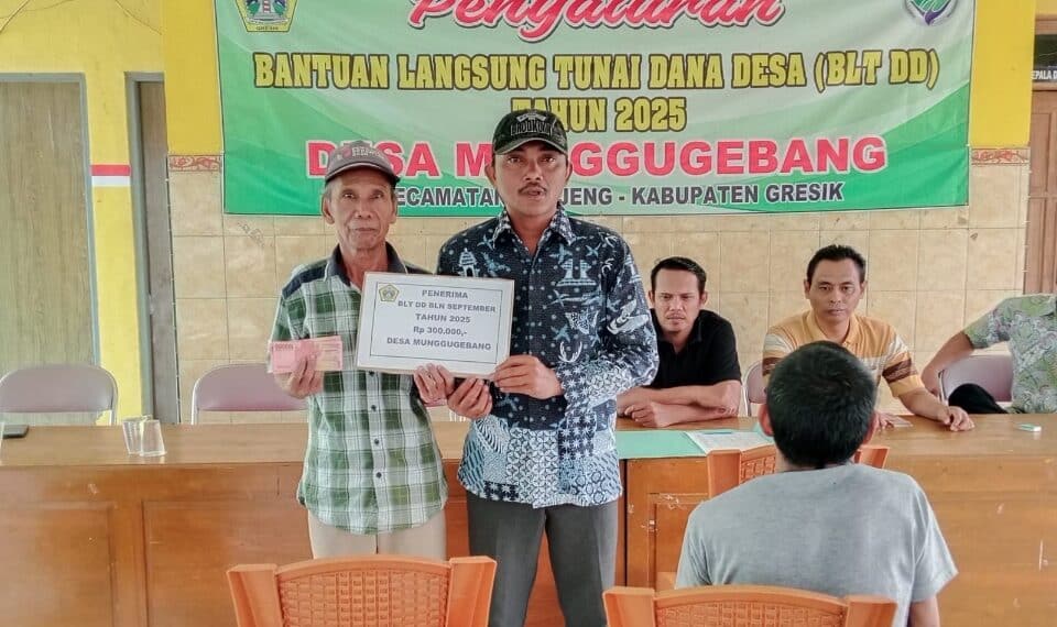 Salurkan BLT-DD pada 25 KPM, Pemdes Munggugebang Dukung Pengentasan Kemiskinan Ekstrem