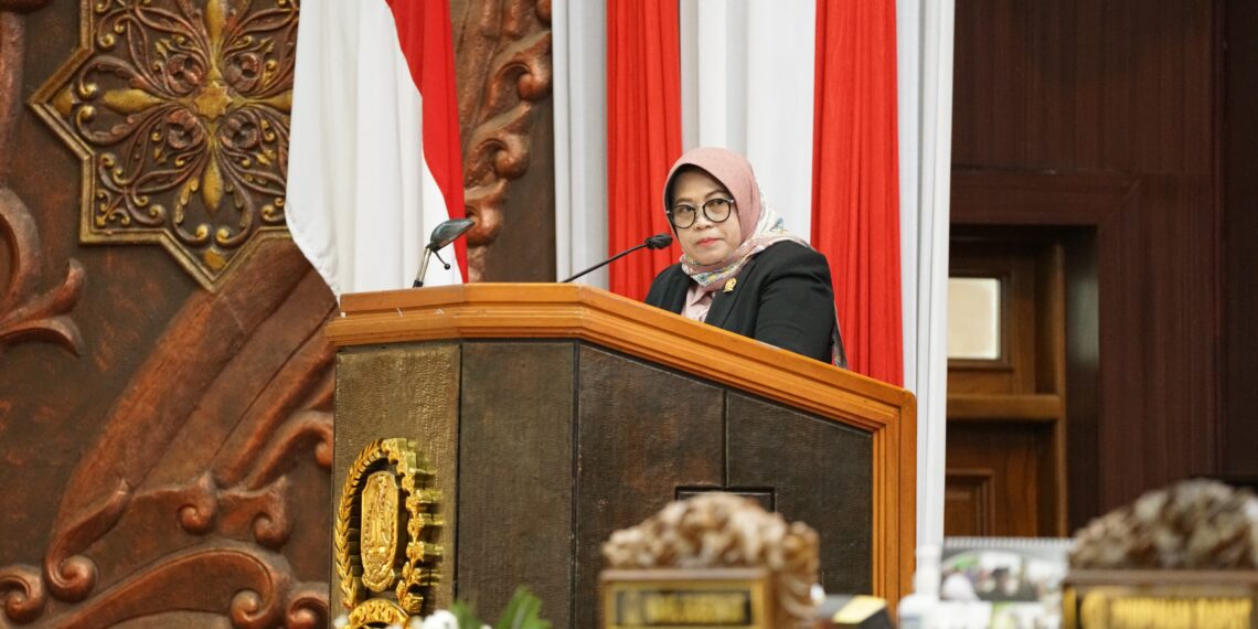 Anggota Fraksi PDI P DPRD Jatim Wiwin Sumrambah