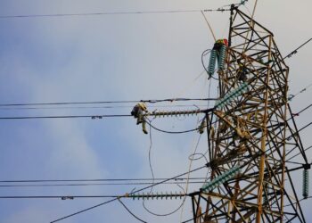 Proyek Rekonduktoring 2 Sirkit SUTT di Mojokerto Rampung, Suplai Listrik Ke Kawasan Industri Makin OK 1 Proyek Rekonduktoring 2 Sirkit SUTT di Mojokerto Rampung, Suplai Listrik Ke Kawasan Industri Makin OK