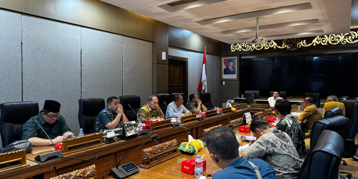 Komisi A DPRD Jatim Saat terima aspirasi warga