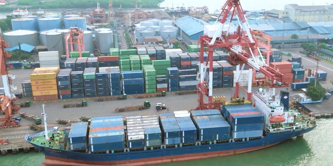 Arus Petikemas TPK Nilam hingga Agustus Tembus 315 Ribu Teus, Tumbuh 13% 1 TPK Nilam membukukan arus petikemas 315.422 TEUs, meningkat 13% dibanding periode yang sama tahun 2024 sebesar 279.299 TEUs. (foto: ist)