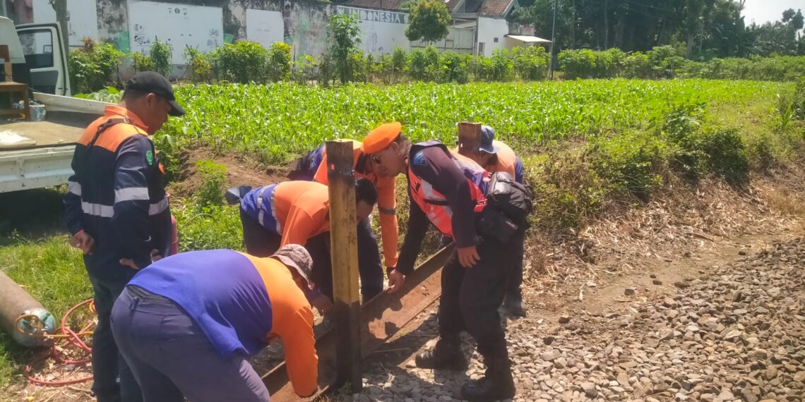 Upaya Konsisten Jaga Keselamatan dan Keamanan Perjalanan Kereta Api, Daop 7 Madiun Lakukan Penutupan Perlintasan Sebidang Liar 1