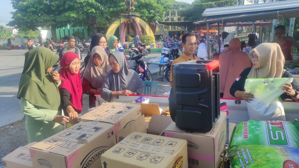 Berjualan Sembako di Pinggir Jalan, KDMP Pangkahwetan Diapresiasi Komisarid Danantara