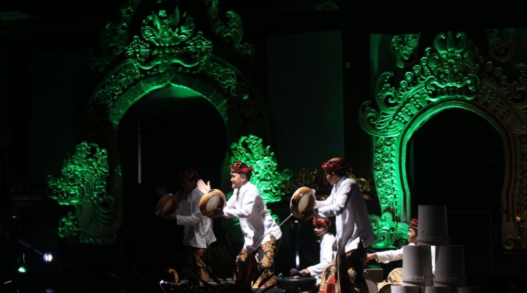 Musik perkusi khas using