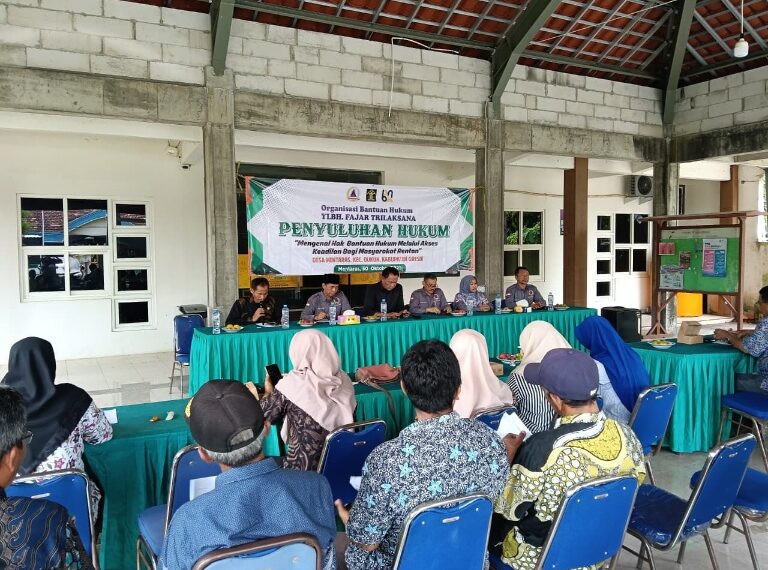 Tingkatkan Kesadaran Hukum, Desa Mentaras Gresik Gandeng YLBH Fajar Trilaksana Gelar Penyuluhan Hukum