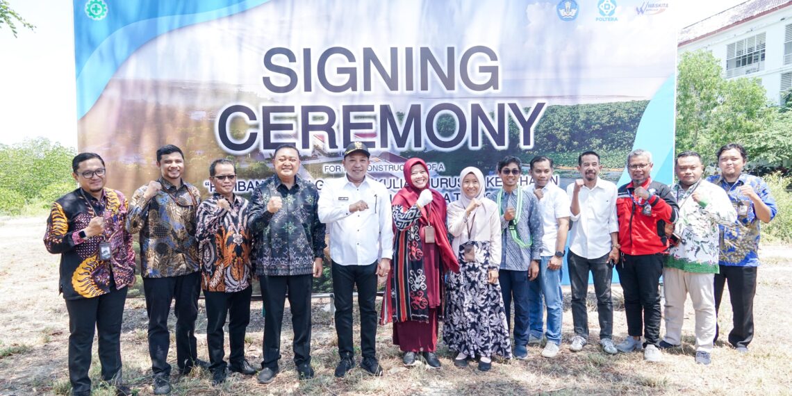 Bupati Sampang H.Slamet Junaidi S.IP Hadir Kegiatan Ground Breking Caremony Di Poltera Sampang 1 Bupati Sampang H.Slamet Junaidi S.IP Hadir Kegiatan Ground Breking Caremony Di Poltera Sampang 1