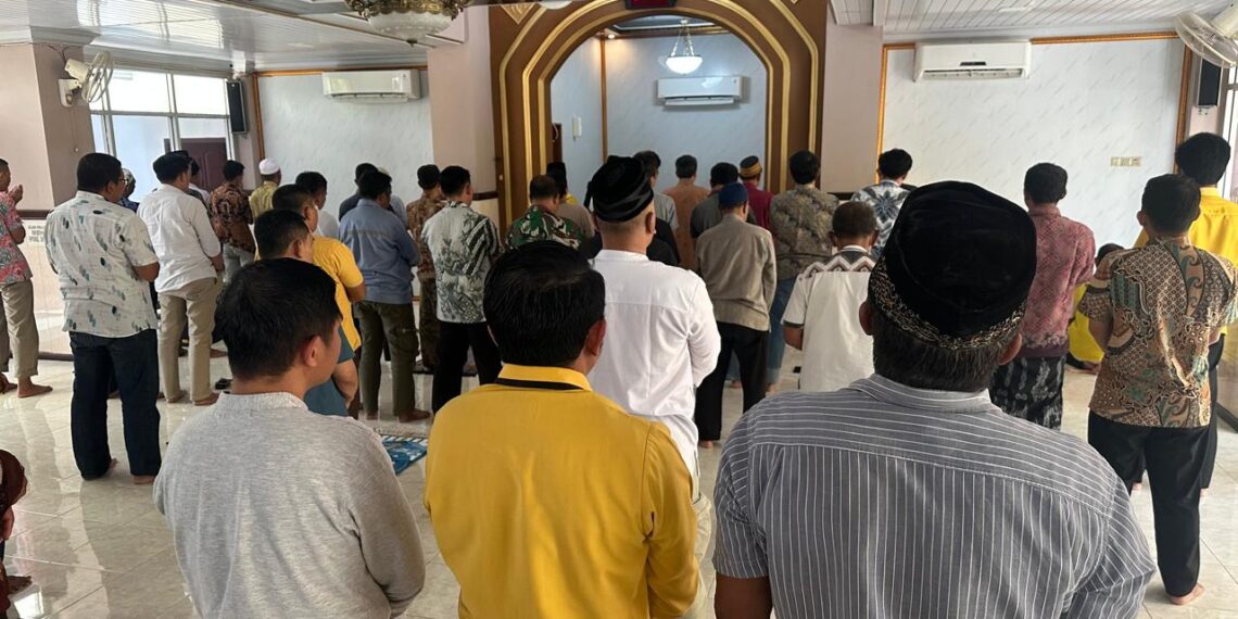 Golkar Jatim saat gelar sholat ghoib