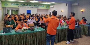 PLN Sosialisasikan Manfaat & Bahaya Listrik ke SMK Islam 1 Blitar