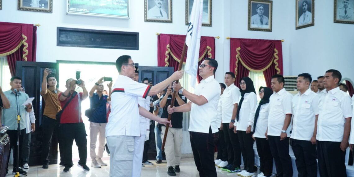 Resmi Dilantik, AKBP Raden Erik Bangun Prakasa Siap Majukan Bola Voli Magetan Menuju Prestasi Nasional 1 Semangat Baru Bola Voli Magetan, Kapolres AKBP Raden Erik Bangun Prakasa Resmi Pimpin PBVSI.