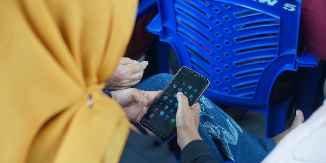 Tim PkM Unitomo Terapkan Aplikasi Digital ke Bank Sampah Gresik