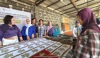 Unitomo Sulap Desa Miskin Jadi Sentra Kreatif dengan Inovasi Teknologi