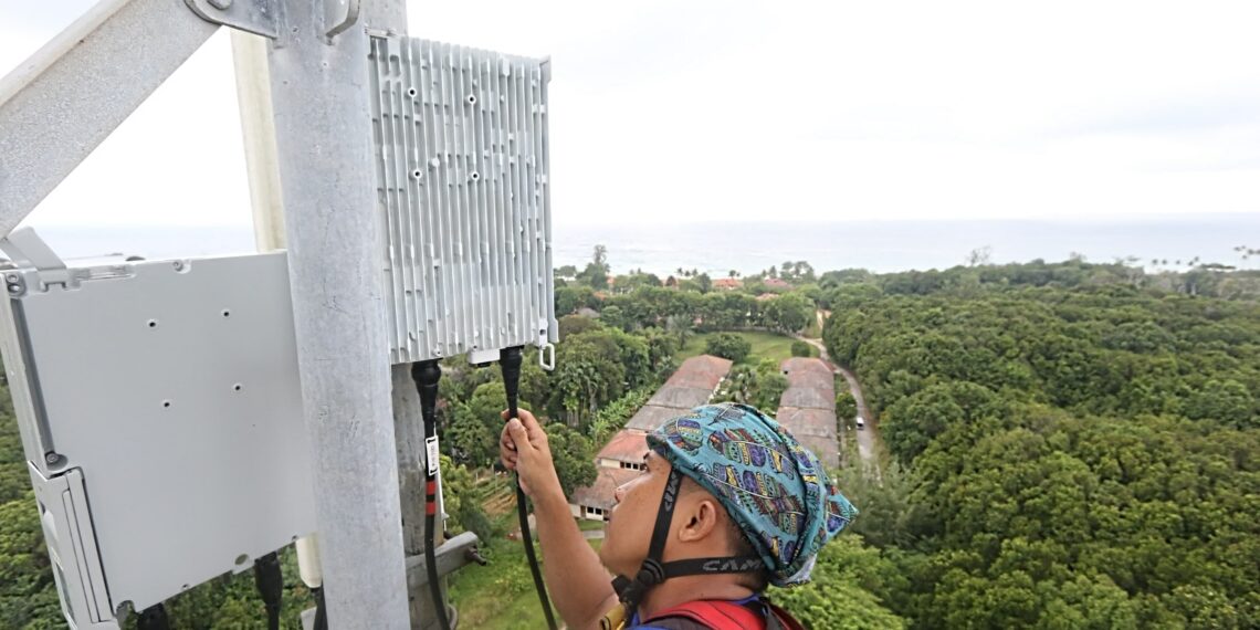 Total BTS XLSMART mencapai lebih dari 209 ribu BTS, meningkat 27%. (foto: ist)