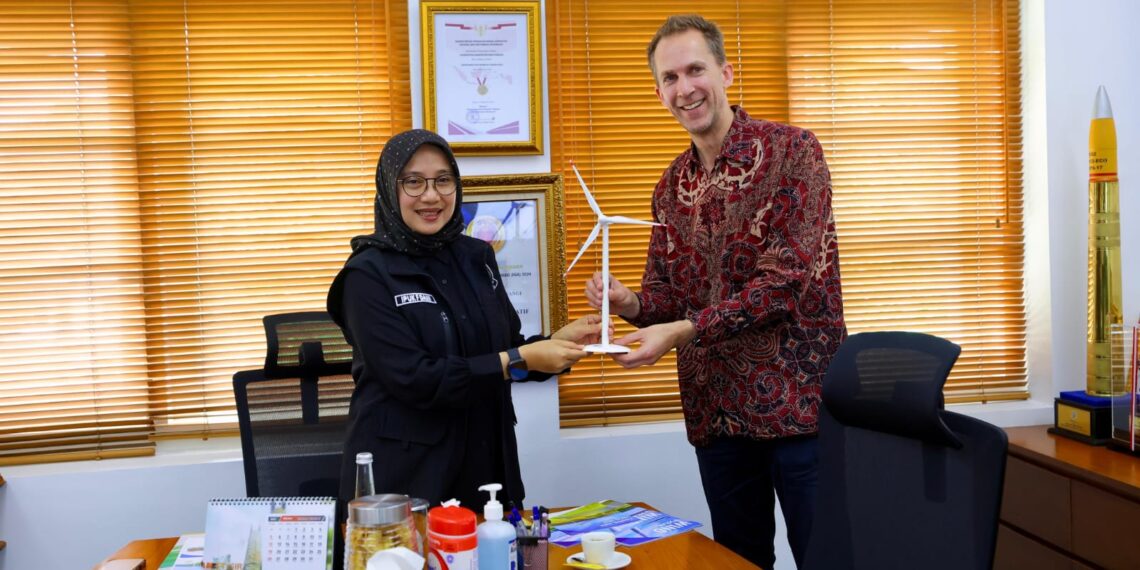 Bupati Ipuk saat bersama Managing Director Asia Pasific Hans Christoph Brumber