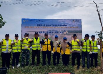 Hari Bakti PU ke-80, DUPTR Gresik Gelar Kerja Bakti Bersama Serta Penanaman Pohon di Waduk Mentaras