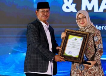 Bupati Ipuk Raih Tanda Cinta Pendidikan Agama Islam dari Kemanag