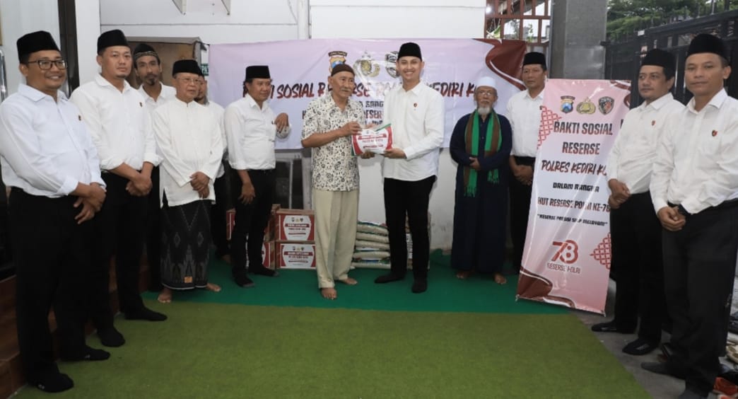 Satreskrim Polres Kediri Kota Gelar Doa Bersama dan Baksos di Yayasan Yatim Piatu Al Ikhlas dalam Rangka Hari Jadi Fungsi Reserse Polri ke-78 1 Satreskrim Polres Kediri Kota Gelar Doa Bersama dan Baksos di Yayasan Yatim Piatu Al Ikhlas dalam Rangka Hari Jadi Fungsi Reserse Polri ke-78 1