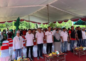 Hijaukan Kawasan Konservasi, Wisata Desa Karangkiring Kebomas Ditanami Ribuan Bibit Mangrove