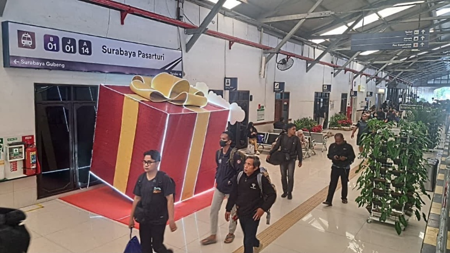 Proyeksi Penumpang Naik 3%, Commuter Line Surabaya Tambah Personil saat Libur Nataru 2025-2026