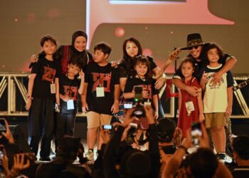 Usai Manggung, Band Kotak Bareng Keluarga Eksplore Banyuwangi