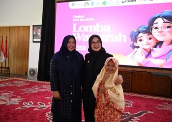 ‘Tanda Cinta’ Ribuan Pelajar Banyuwangi Spesial di Hari Ibu