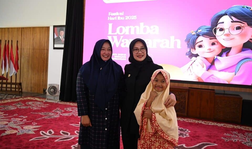 ‘Tanda Cinta’ Ribuan Pelajar Banyuwangi Spesial di Hari Ibu