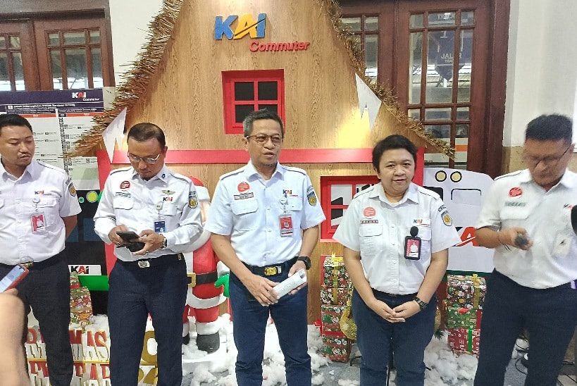Diproyeksikan Naik 3% saat Nataru 2025-2026, KAI Commuter Surabaya Tambah Personil Keamanan