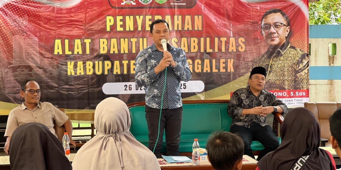 Disabilitas Trenggalek Terima Bantuan Alat Bantu, Deni Wicaksono Ajak Perkuat Layanan Inklusif 1 Deni Wicaksono wakil ketua DPRD Jatim