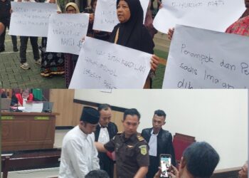 Kecewa Pelaku Pembunuhan Dituntut Ringan, Keluarga Korban Gruduk PN Gresik Minta Midhol Dihukum Mati