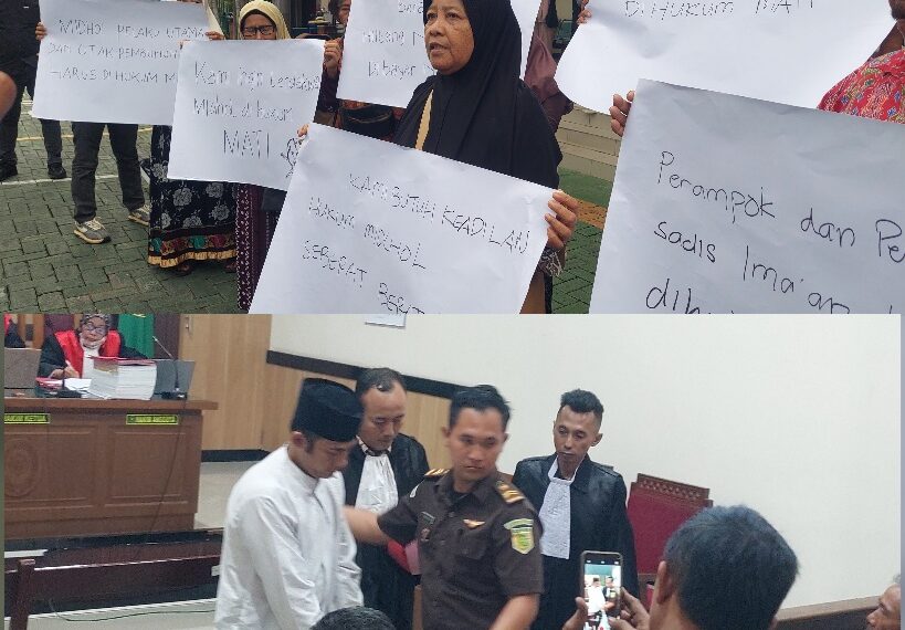 Keluarga korban pembunuhan saat bentangkan poster di PN Gresik (atas), Terdakwa Akhmad Midhol usai sidang pledoi (bawah)