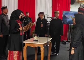 Mutasi Awal Tahun Pejabat Pemkab Banyuwangi, Puluhan Kepala OPD dan Camat Diganti 3 Mutasi Awal Tahun Pejabat Pemkab Banyuwangi, Puluhan Kepala OPD dan Camat Diganti