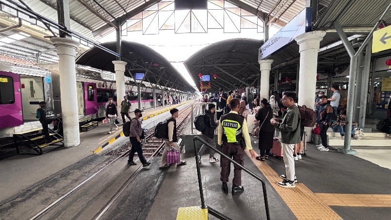Tiket KA Lebaran 2026 Sudah Bisa Dipesan Mulai 25 Januari 1 Minat masyarakat terhadap KA sebagai moda transportasi utama pada masa Lebaran selalu tinggi setiap tahunnya. (foto: ist)