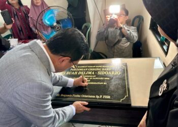 Resmikan RSIA Buah Delima Sidoarjo, Wamenkes Benjamin Paulus Oktavianus Dorong Percepatan Layanan BPJS dan Tingkat Tipe D 1 Resmikan RSIA Buah Delima Sidoarjo, Wamenkes Benjamin Paulus Oktavianus Dorong Percepatan Layanan BPJS dan Tingkat Tipe D