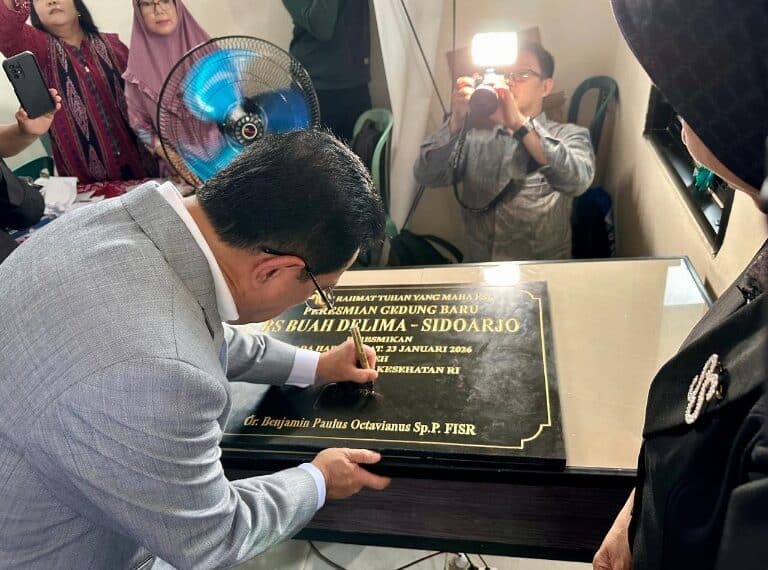 Wamenkes RI dr.Benjamin Paulus Okta vianus saat resmikan RSIA Buah Delima Sidoarjo