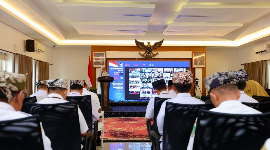 Bupati Ipuk memberikan sambutan saat musrenbangcam