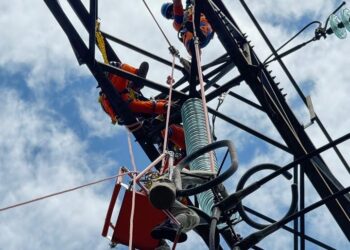 PLN UIT JBM Ganti Isolator Pecah di GITET 500 kV Kediri Tanpa Pemadaman