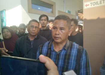 Kembali Gruduk PN Gresik, Warga dan Keluarga Korban Minta Hakim Vonis Berat Terdakwa Midhol