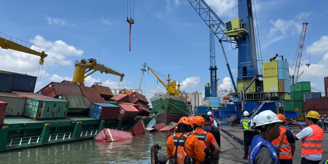 Insiden kapal Pacific 88 di dermaga Jamrud Selatan. (foto: ist)