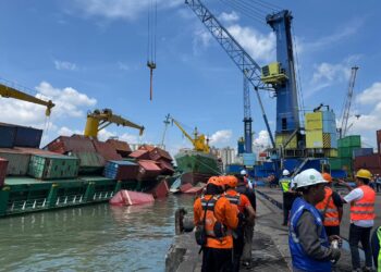 Pelindo Regional 3 Evakuasi Kapal Pacific 88 di Dermaga Jamrud Selatan