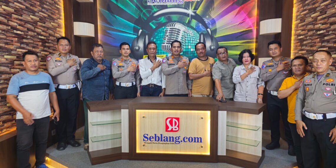⁠Rombongan Satlantas Polresta Banyuwangi bersama awak media