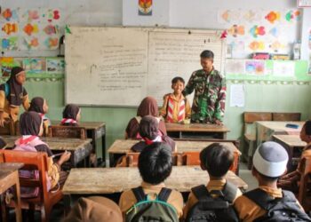 Bakti TMMD ke-127 Kediri Mencerdaskan dan Menginspirasi Anak Negeri