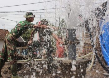 Perjuangan TMMD Kediri Berbuah Manis, Sumur 100 Meter Akhirnya Mengalirkan Air Bersih