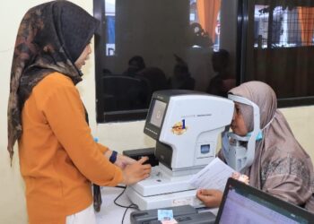 Baksos KWGe dan Eyelink Group Bagikan Kacamata Gratis, Ungkap Tingginya Gangguan Mata Warga