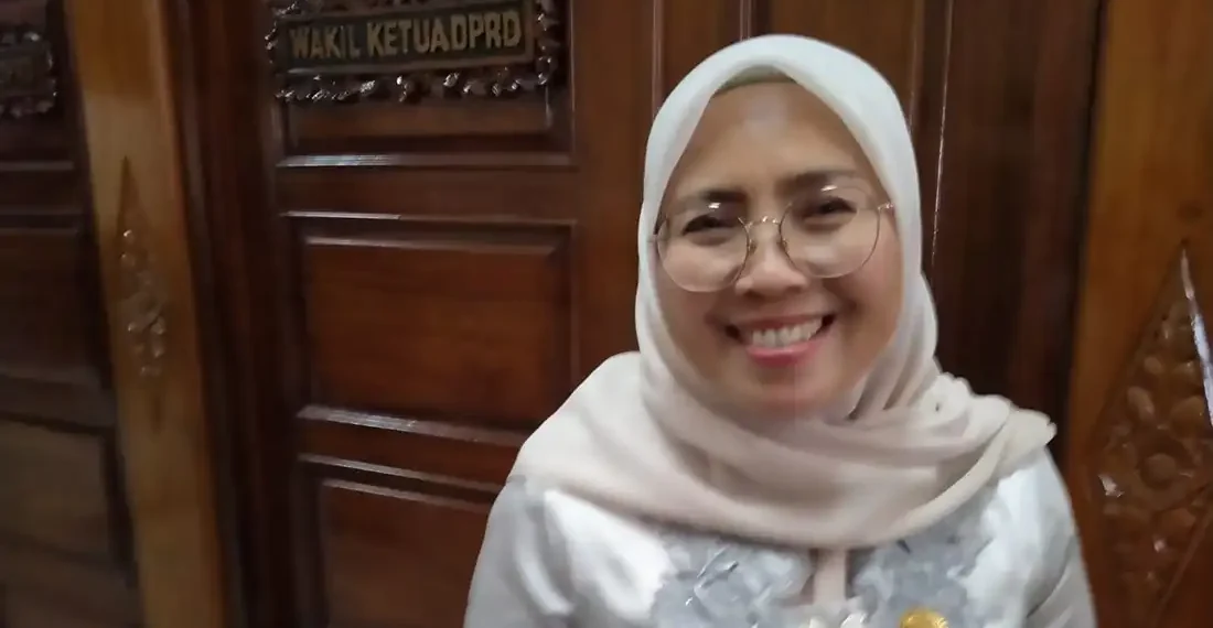 Anggota Fraksi Gerindra Hj.Ro'aitu Nafif Laha