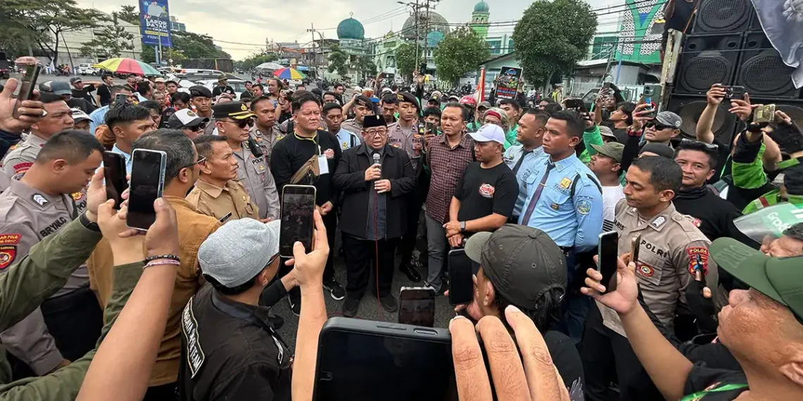 Dobrak Jatim saat demo di DPRD Jatim