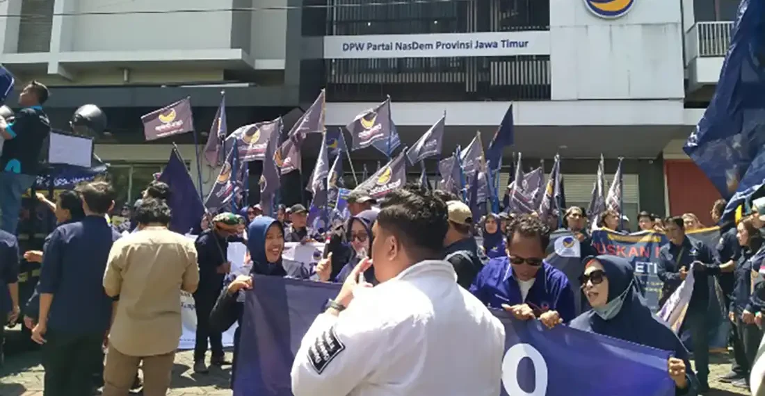 DPD Partai NasDem se Jatim saat orasi di DPW NasDem Jatim