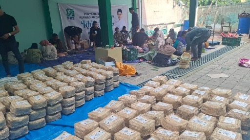PKB Jatim Salurkan Seribu Lebih Hewan Kurban, Hampir 100 Ribu Paket Daging Dibagikan untuk Masyarakat